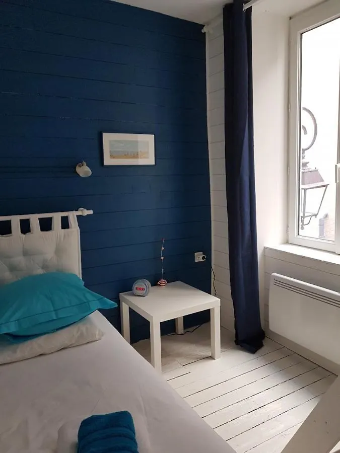 Intra Muros -Petit Duplex - 2 Velos - Linge Non Fourni En Juillet-Aout Saint-Malo Apartment